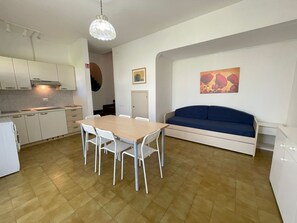 Villa - 2 soveværelser - balkon - udsigt til have | Spiseområde