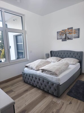 1 habitación, tabla de planchar con plancha, wifi y ropa de cama 