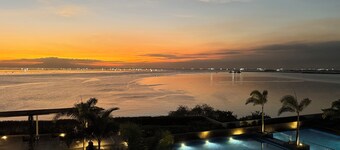 Luxurious European Style Penthouse Modern Apart ment Cross City of Dreams OKADA SOLAIRE MOA Airport