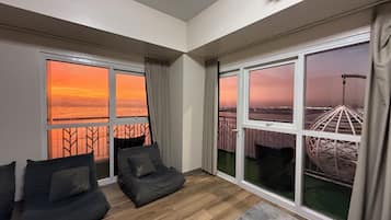 Luxury Apartment, Balcony, Sea View | In-room safe, individually decorated, desk, laptop workspace