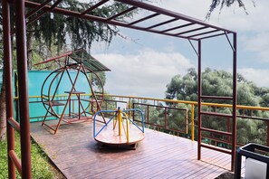 Children’s play area – outdoor