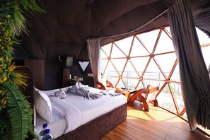 Luxury Glamp Room | 書桌、免費 Wi-Fi