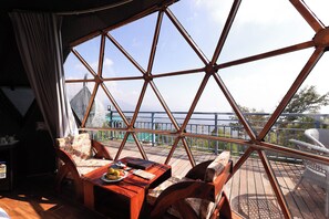 Luxury Glamp Room | Desk, free WiFi