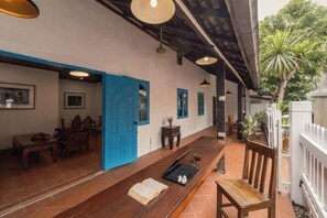 Bar (on property) - Xieng Thong Retreat Hotel (Luang Prabang Old Town - Central Sisavangvong Road Branch) (Luang Prabang)