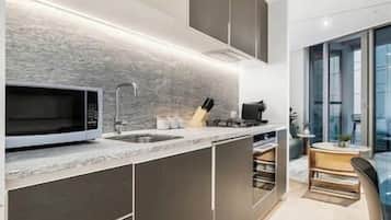 Fridge, microwave, oven, stovetop