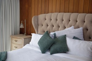 5 quartos, ferros/tábuas de passar roupa, Wi-Fi, roupa de cama