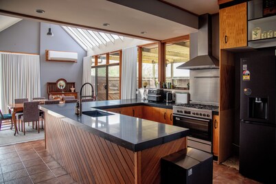 Willow Lodge Retreat – Murray Riverside Escape - Private Boat Ramp and Pontoon.