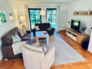 TV, fireplace, ping pong, stereo