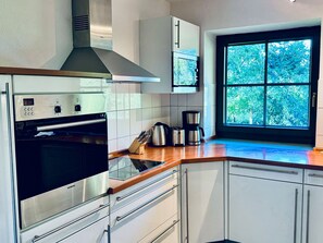 ثلاجة، ميكروويف، فرن، موقد طهي مسطح