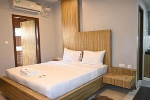 Deluxe Room | In-room safe, iron/ironing board