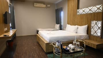 Family Room | In-room safe, iron/ironing board