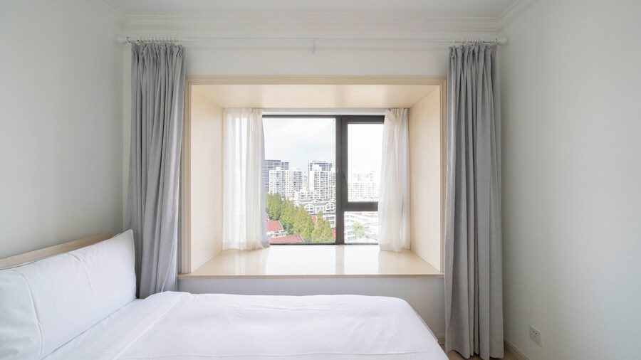 Tyms 2BR APT Xujiahui Dacheng Residence