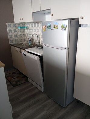 Mikrowelle, Ofen, Herdplatte, Geschirrspüler