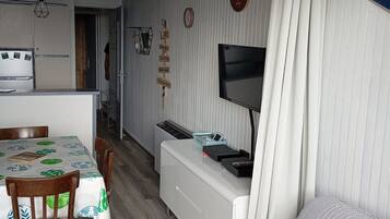 TV, DVD player
