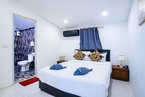 Vila, vista para a piscina | Cofres nos quartos, cortinas blackout, ferros/tábuas de passar roupa