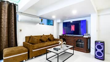 Villa, Pool View | Living area