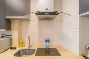 Superior Apartment, 1 Bedroom, Kitchen, City View | Private kitchenette
