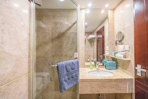 Superior Διαμέρισμα, 1 Υπνοδωμάτιο, Κουζίνα, Θέα στην Πόλη | Μπάνιο | Παντόφλες