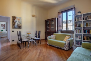 Appartamento, vista città - 5° piano senza ascensore- | Área de sala de estar
