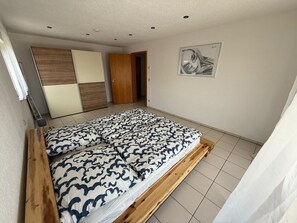 3 bedrooms, bed sheets