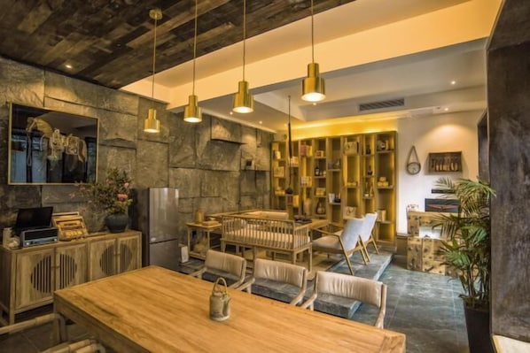 Bar (on property) - Feng Mian Su She Guesthouse (Fenghuang)