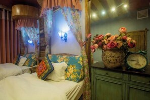 Room - Hotel Baihui Inn (Zhangjiajie Pedestrian Street Dayong Ancient City Inn）) (Zhangjiajie)