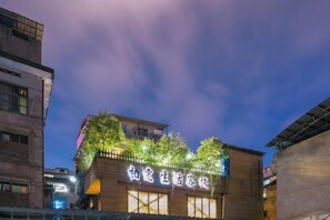 Unclassified image, 2 of 60, button - Hotel Baihui Inn (Zhangjiajie Pedestrian Street Dayong Ancient City Inn）) (Zhangjiajie)