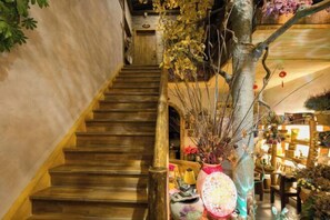 Interior - Hotel Baihui Inn (Zhangjiajie Pedestrian Street Dayong Ancient City Inn)) (Zhangjiajie)