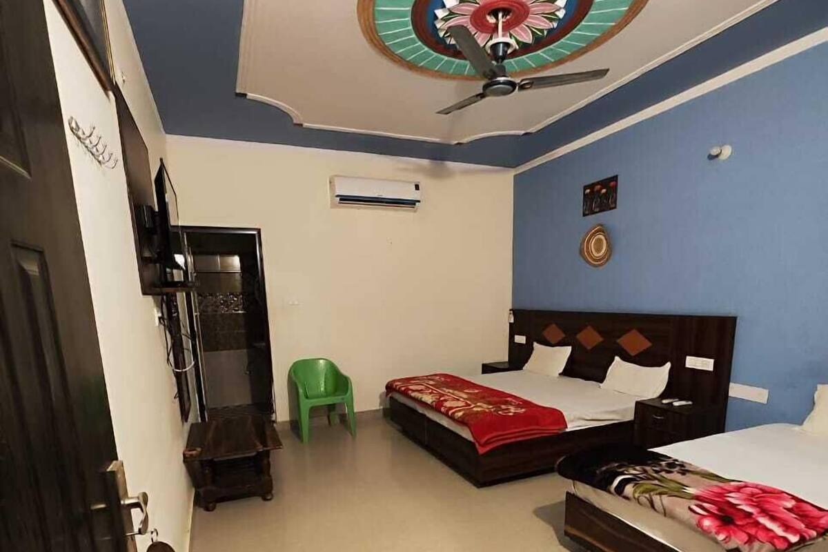 Family Room | Free WiFi