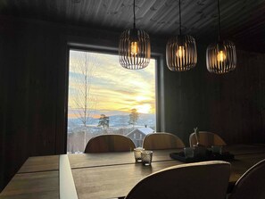 Cabin, 4 Bedrooms, Balcony, Garden View | Dining room