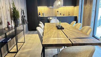 Cabin, 4 Bedrooms, Balcony, Garden View | Dining room