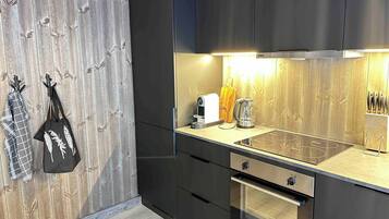 Cabin, 4 Bedrooms, Balcony, Garden View | Interior