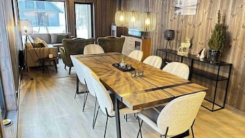 Cabin, 4 Bedrooms, Balcony, Garden View | Dining room