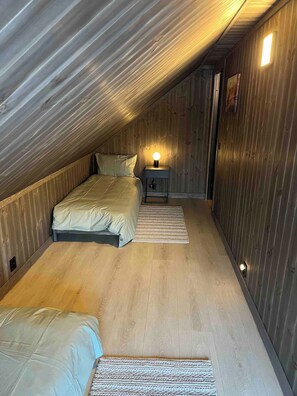 Huisje, 4 slaapkamers, balkon, uitzicht op tuin | 4 slaapkamers