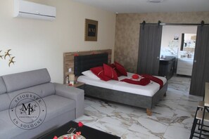 1 bedroom, WiFi (free), bed sheets