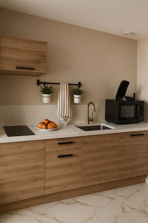 Kühlschrank, Mikrowelle, Ofen, Herdplatte