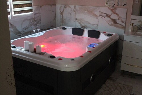 Romantic Escape & Jacuzzi! Near Zoo Beauval
