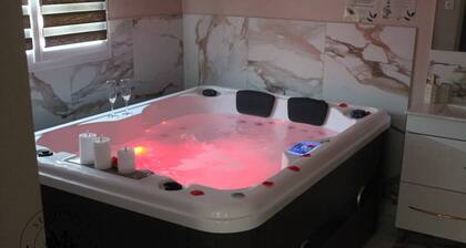 Romantic Escape & Jacuzzi! Near Zoo Beauval