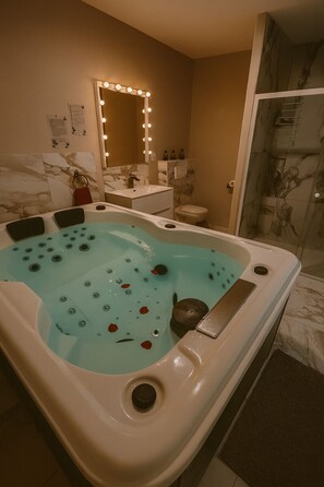 Haartrockner, Handtücher, Toilettenpapier