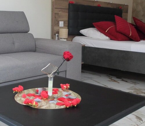Romantic Escape & Jacuzzi! Near Zoo Beauval