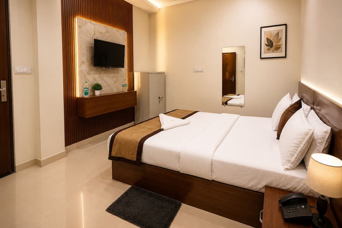 Habitación básica | Espacio para trabajar con laptop, wifi gratis y ropa de cama