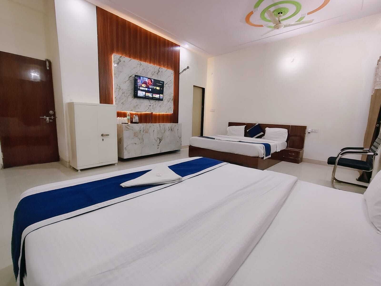 Family Quadruple Room | Laptop workspace, free WiFi, bed sheets