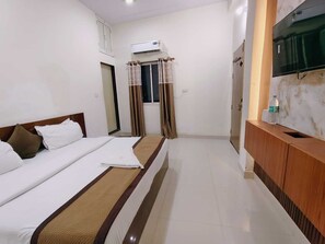 Deluxe Room | Laptop workspace, free WiFi, bed sheets - Radhe Shyam Resort By HRG Vrindavan (Vrindavan)