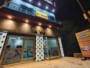 المنشأة من الخارج