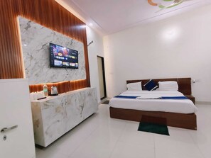 Family Quadruple Room | Laptop workspace, free WiFi, bed sheets - Radhe Shyam Resort By HRG Vrindavan (Vrindavan)