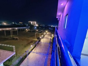 Perushuone | Kannettavalle tietokoneelle sopiva työtila, ilmainen Wi-Fi