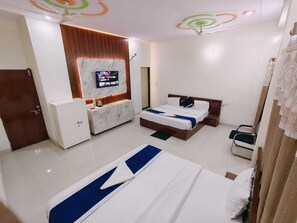 Family Quadruple Room | Laptop workspace, free WiFi, bed sheets - Radhe Shyam Resort By HRG Vrindavan (Vrindavan)