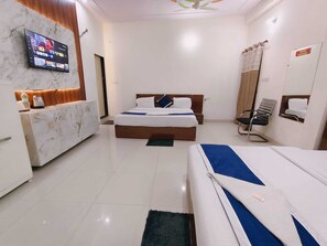 مساحة عمل للكمبيوتر المحمول وواي فاي مجانًا وملاءات أسرّة