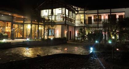 Sun Valley Expert Building