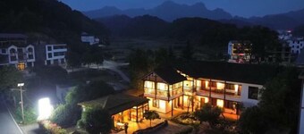 Sun Valley Expert Building